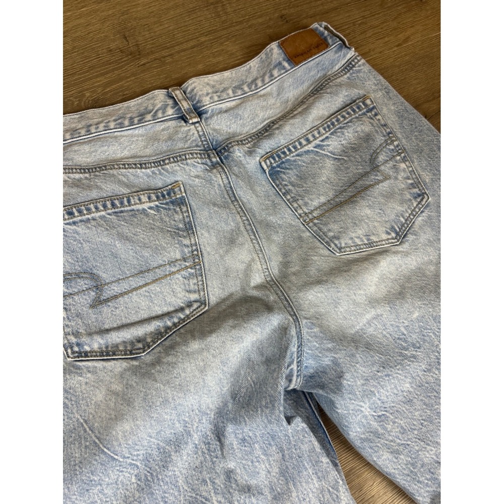 American Eagle Mom Jeans Light‎ Acid Wash Distressed High Rise Size 10 Short - Picture 13 of 13